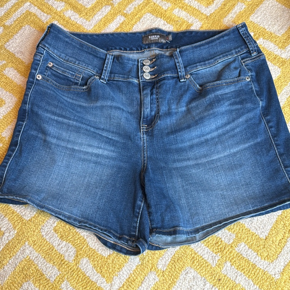 Torrid bundle 2) shorts Black and Blue Jean Shorts black raw hemline size 18 - Picture 3 of 10